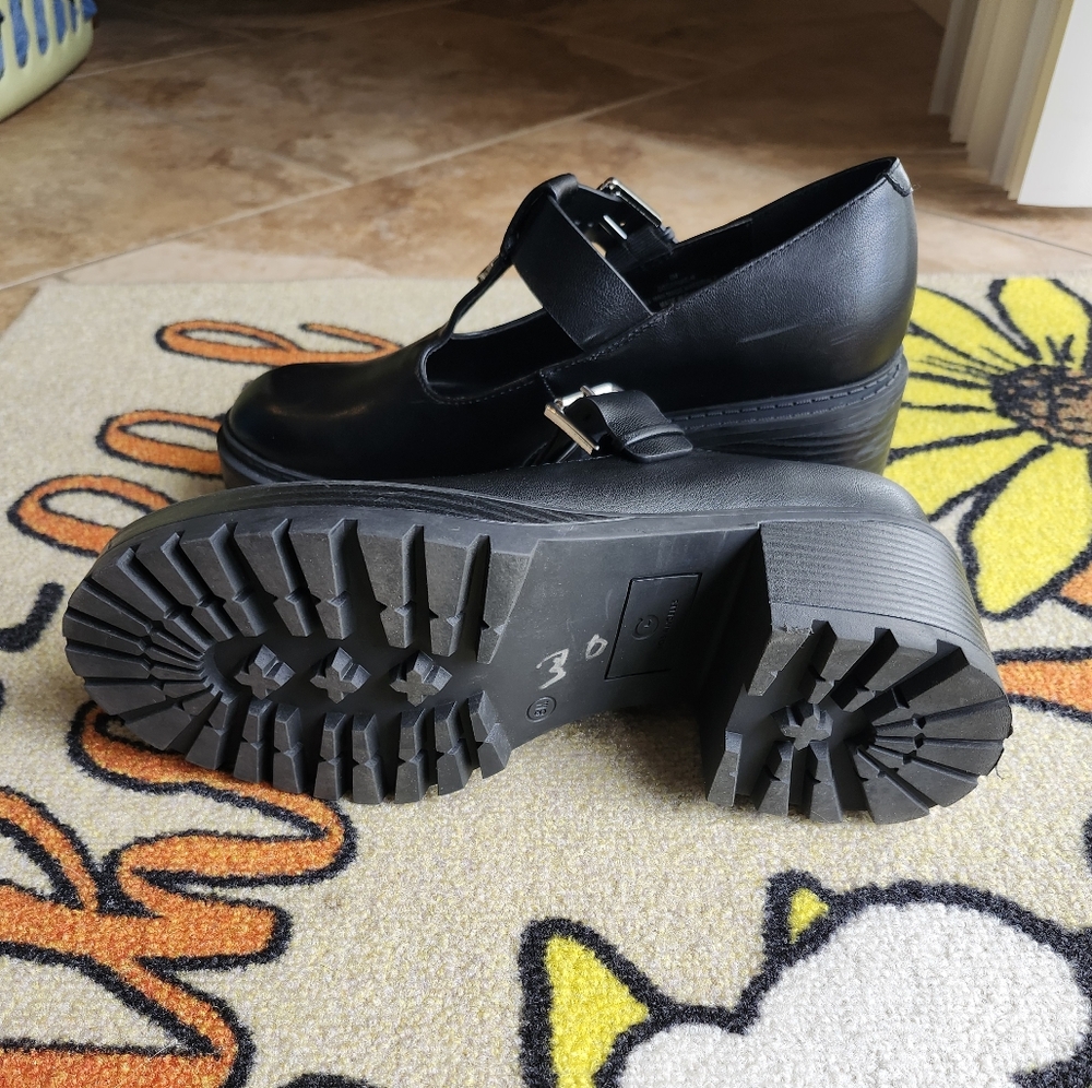 Ladies Black Shoes - Picture 5 of 5